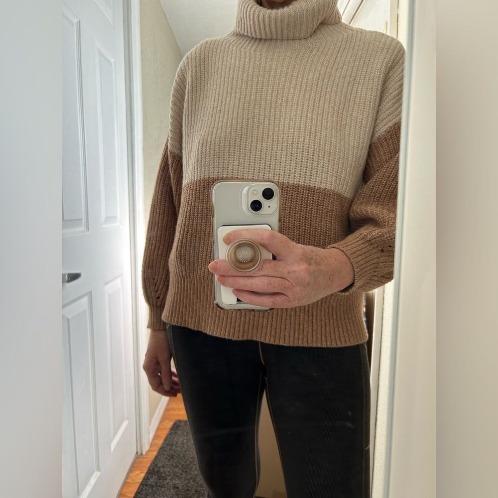 American Eagle Colorblock Turtleneck Ribbed Knit Oversized Sweater Tan Beige XS - Picture 3 of 12